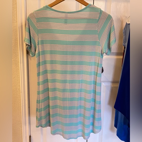 Lula Roe Tee - Picture 2 of 5